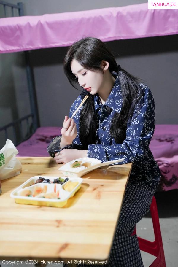 周妍希 奶瓶土肥圆 [XiuRen]高清写真图 2024.01.05 No.7915 Carol周妍希 丝袜美臀第13张图片